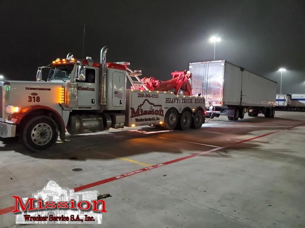 mission wrecker service heavy wrecker hauling reefer trailer during i 35 heavy towing