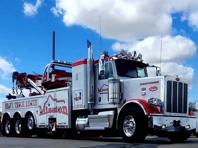San Antonio semi towing