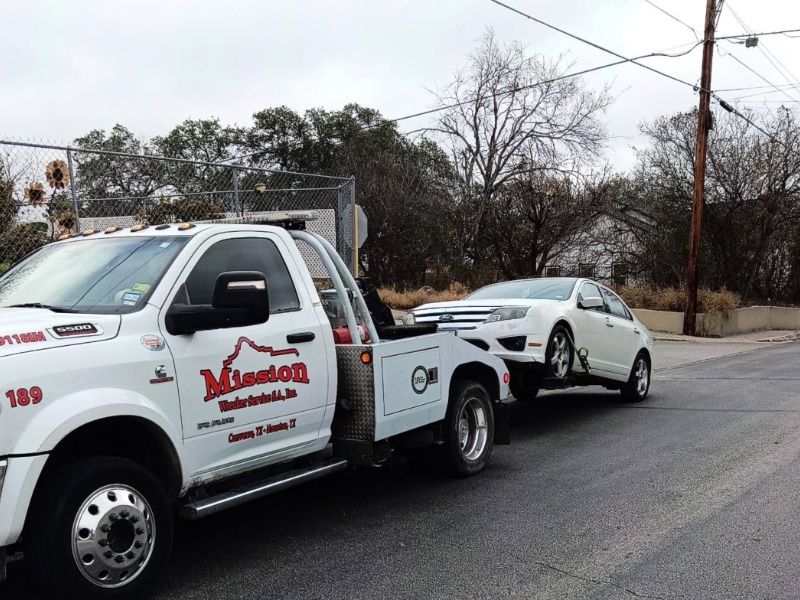 Castle Hills tow truck service